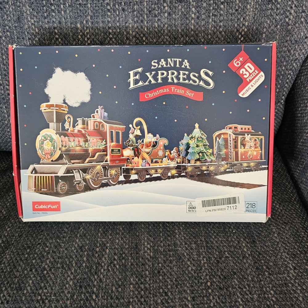 Santa Express 3D Puzzle - Festive Red and Green